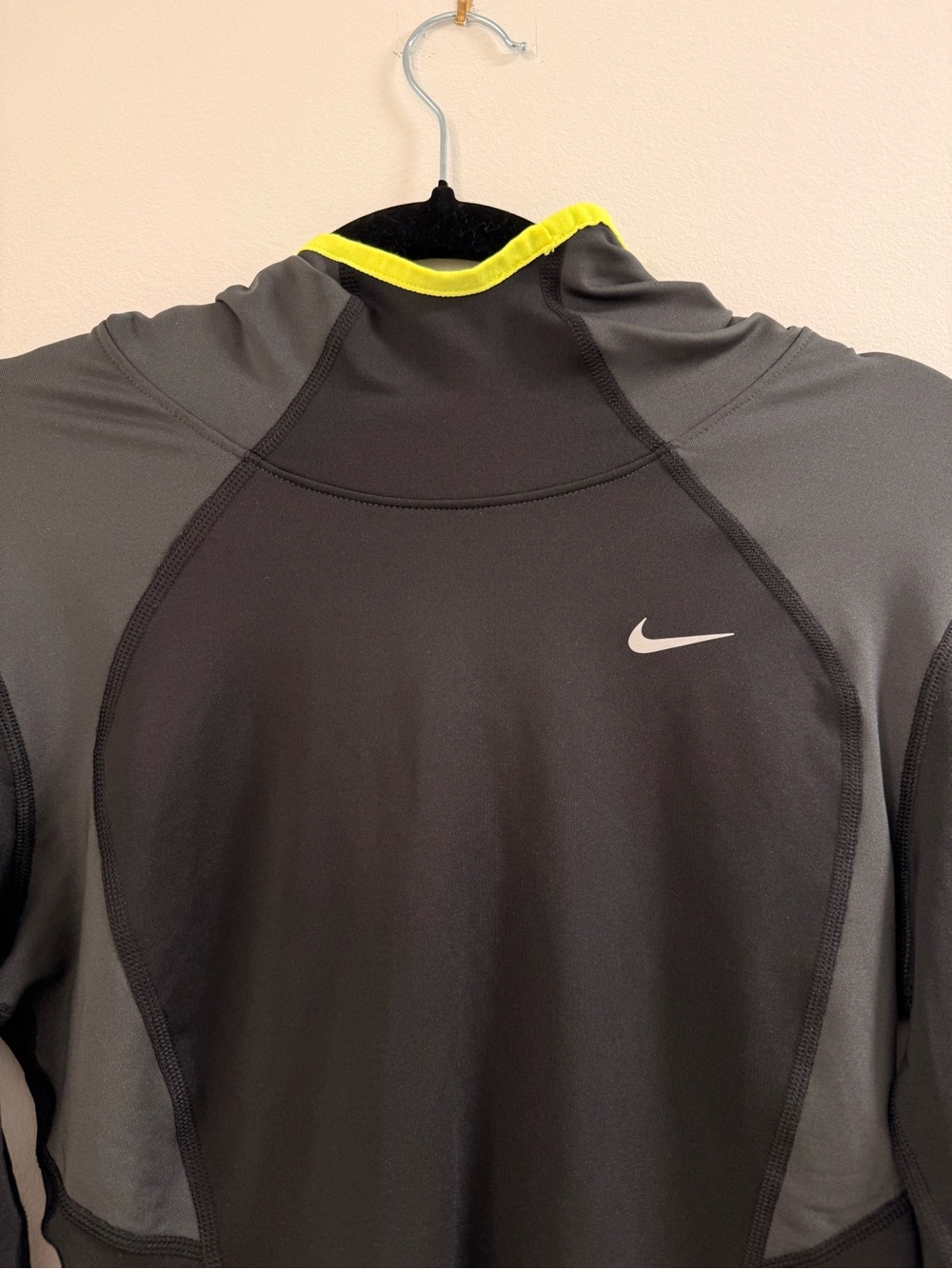 Nike Dri-Fit Hoodie with Green Accent Size Small - Picture 3 of 6
